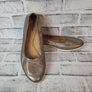 EUC Clarks Jenette Ease Metallic Ballet Flats Size 9.5